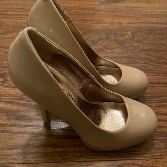 MADDEN GIRL NUDE-TAN HEELS - Picture 2 of 9